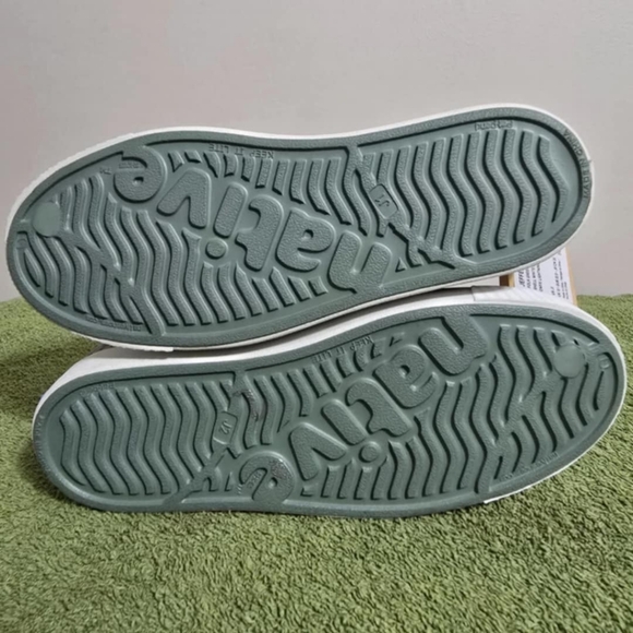 Native MISMATCH SIZE 1 AND 2 Jefferson Print Slip On Shoe Lightning Green NWT - Picture 13 of 13